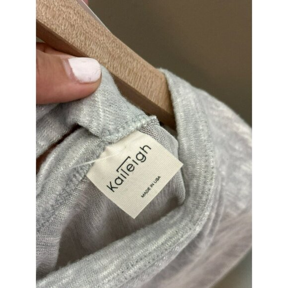 Kaileigh Luciana Women's Medium Back Detail Knit Top V-Neck NWT USA MADE - Picture 7 of 10